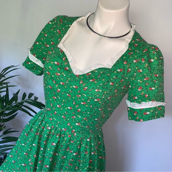 v i n t a g e :: Whimsical Handmade Floral Cottagecore Milkmaid Dress - Picture 2 of 16
